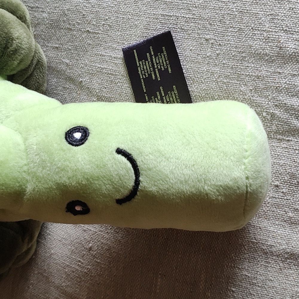 PETS: Plush Broccoli DOG TOY - Picture 2 of 9